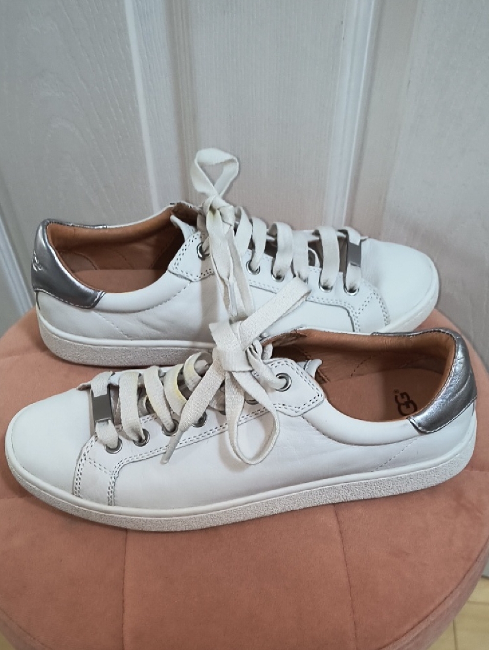 UGG Milo White Leather Sneakers Size 9 - Picture 5 of 9